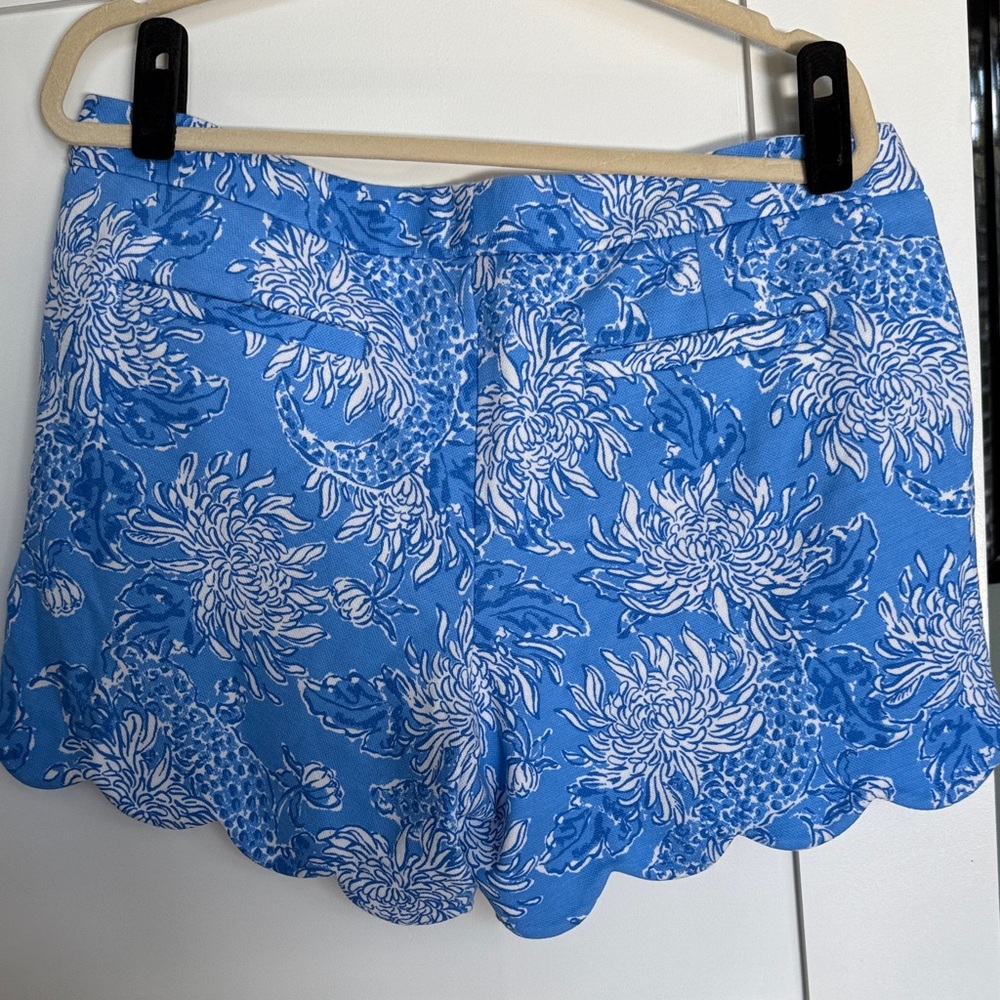 Lilly Pulitzer Blue and White Buttercup knit shorts. NWT. - Picture 5 of 6